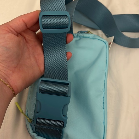 Lululemon everywhere belt bag - Picture 7 of 7